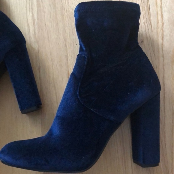 Steve Madden “Edit” Blue Velvet 4” Heeled Ankle Booties Size 10 Edgy Shoes Boots - Picture 6 of 16